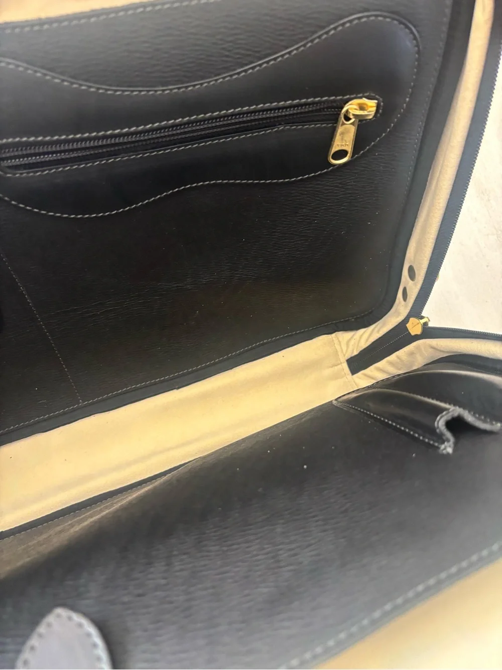 Courier Ruc Case in black grain leather